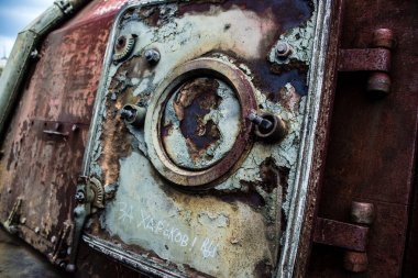 Kyiv, Ukrayna - 31 Temmuz 2023 Ukrayna 'da savaşın başlangıcından bu yana Rusya' nın askeri teçhizatının yakın çekimleri Kyiv şehir merkezindeki açık hava sergisinde gerçekleşti..