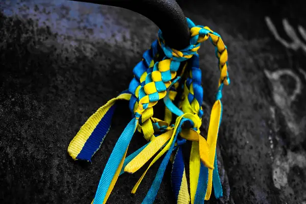 Kiev Ucraina Luglio 2023 Gente Viene Mettere Braccialetti Nei Colori — Foto Stock
