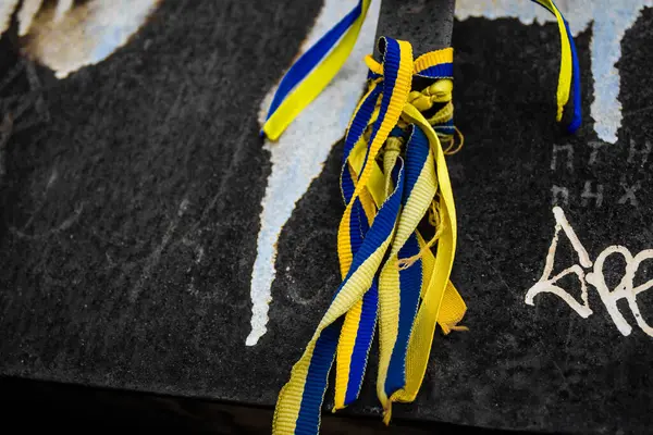 Kiev Ukraine Juillet 2023 Les Gens Viennent Mettre Des Bracelets — Photo