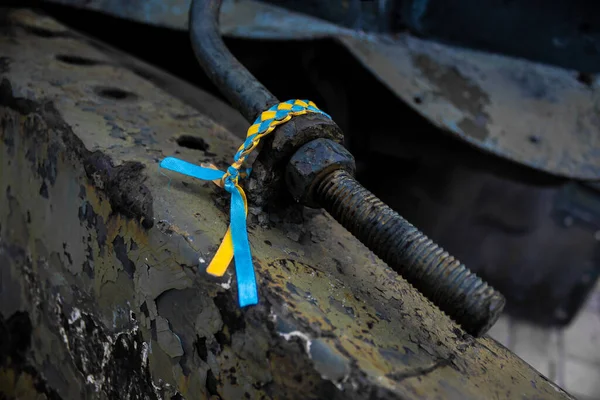 Kiev Ukraina Juli 2023 Människor Kommer Att Sätta Armband Färgerna — Stockfoto