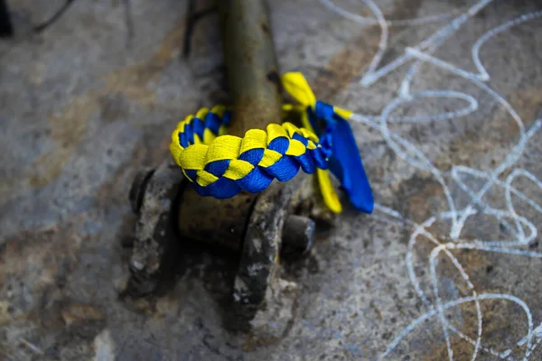 Kiev Ucraina Luglio 2023 Gente Viene Mettere Braccialetti Nei Colori — Foto Stock