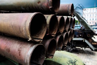 Kyiv, Ukrayna - 31 Temmuz 2023 Ukrayna 'da savaşın başlangıcından bu yana Rusya' nın askeri teçhizatının yakın çekimleri Kyiv şehir merkezindeki açık hava sergisinde gerçekleşti..