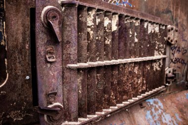 Kyiv, Ukrayna - 31 Temmuz 2023 Ukrayna 'da savaşın başlangıcından bu yana Rusya' nın askeri teçhizatının yakın çekimleri Kyiv şehir merkezindeki açık hava sergisinde gerçekleşti..