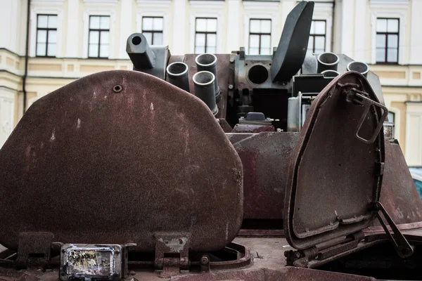 キエフ ウクライナ 2023年7月31日 キエフ中央の屋外展示会での戦争開始以来 ウクライナによって破壊されたロシアの軍事装備の閉鎖 — ストック写真