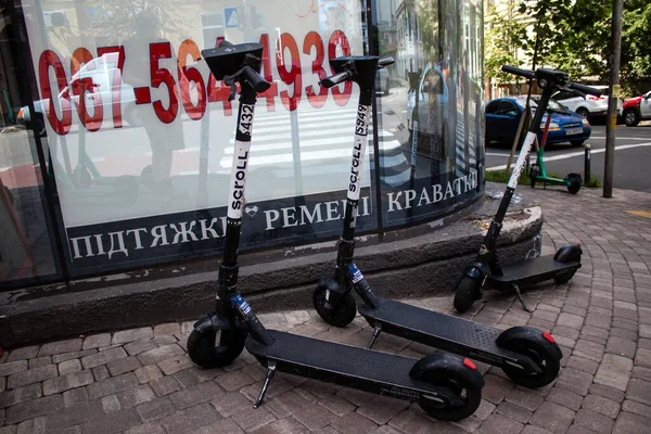 Kiev Oekraïne Augustus 2023 Elektrische Scooter Huur Geparkeerd Het Centrum — Stockfoto