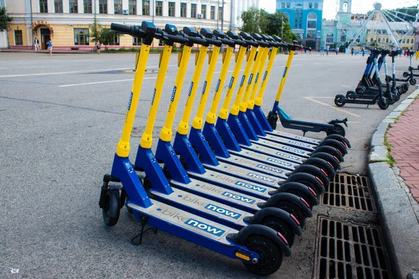 乌克兰基辅 2023年8月1日 电动车租车停在基辅市中心 人们每天都用它 它是首都现有的交通工具之一 — 图库照片