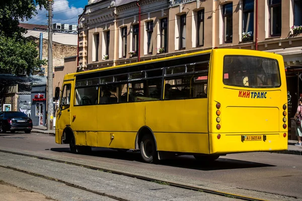 Kyiv Ukraine August 2023 Local Bus Rolling Downtown Kyiv People — Stock Photo, Image