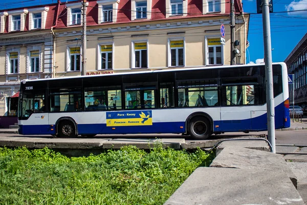 Kiev Ukraina Augusti 2023 Lokal Buss Rullande Centrala Kiev Folk — Stockfoto