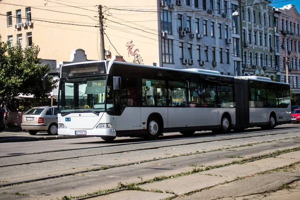 Kiev Ucrania Agosto 2023 Autobús Local Rodando Centro Kiev Gente — Foto de Stock