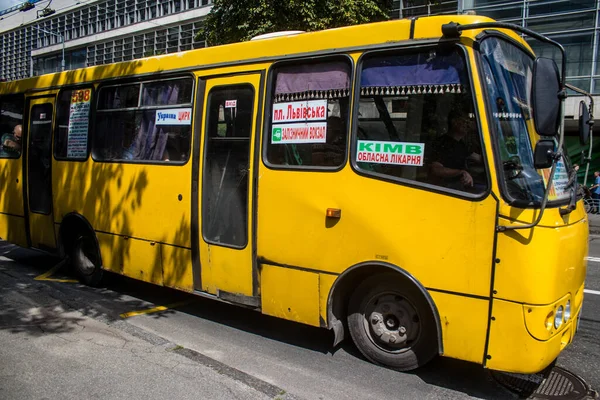 Κίεβο Ουκρανία Αυγούστου 2023 Τοπική Λεωφορείο Τροχαίο Στο Κέντρο Του — Φωτογραφία Αρχείου
