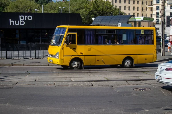 Kiev Ucrânia Agosto 2023 Ônibus Local Rolando Centro Kiev Pessoas — Fotografia de Stock