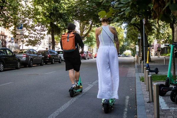 Kiev Ucrania Agosto 2023 Gente Que Rueda Con Scooter Eléctrico — Foto de Stock