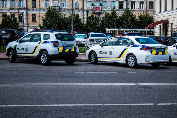 乌克兰基辅 2023年8月1日 一辆警车在乌克兰象征城市和首都基辅的街道上开着车 — 图库照片