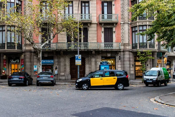 Barcelona Španělsko Srpna 2023 Taxi Jízda Ulicích Barcelony Část Dopravního — Stock fotografie