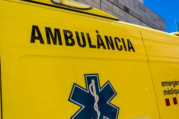 Barcelona Spain August 2023 Ambulance Driving City Center Barcelona Emblematic — Stock Photo, Image