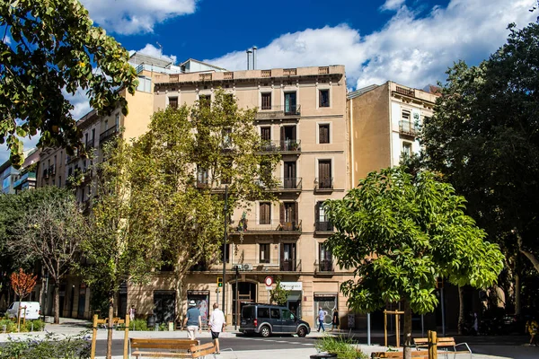バルセロナ スペイン 2023年8月28日 バルセロナ市内中心部の建築と街並み 象徴的な都市とスペインのカタログンの首都 — ストック写真