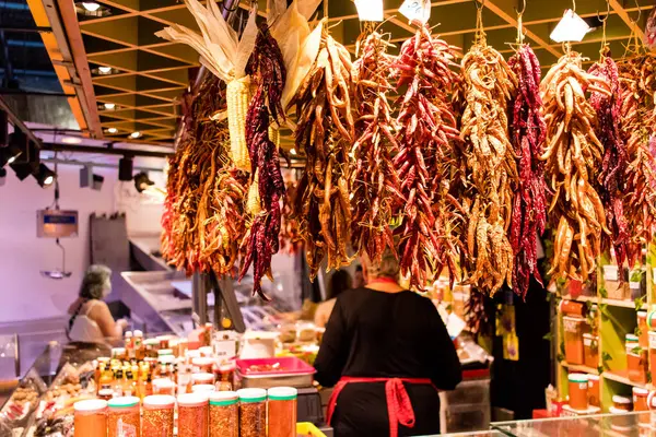Barcelona España Agosto 2023 Los Turistas Disfrutan Mercado Alimentos Boqueria — Foto de Stock