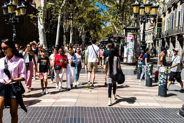 Barcellona Spagna Agosto 2023 Turisti Che Camminano Strada Barcellona Una — Foto Stock