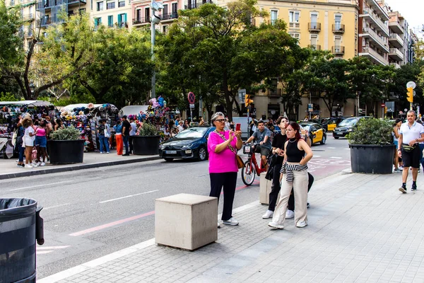 Barcelona España Agosto 2023 Turistas Caminando Por Calle Barcelona Una —  Fotos de Stock