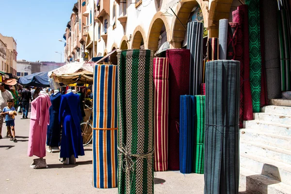 摩洛哥埃索乌拉 2023年8月20日位于迈迪纳的埃索乌拉南部是传统的阿拉伯市场 提供各种产品 如面料 化妆品等 — 图库照片