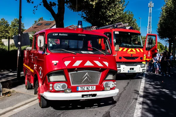 Reims Francja Września 2023 Pożarowy Silnik Wystawie Dla Publiczności Straż — Zdjęcie stockowe