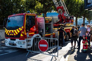 Reims sakinleri açılış gününe katılıyor. Reims 'deki Marchandeau itfaiye istasyonunun itfaiyecileri kapılarını açıyor. Etkinlik, kurtarma merkezinin 30. yıldönümü münasebetiyle düzenleniyor..