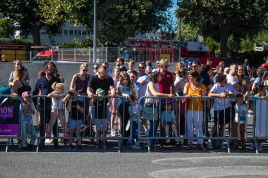 Reims sakinleri açılış gününe katılıyor. Reims 'deki Marchandeau itfaiye istasyonunun itfaiyecileri kapılarını açıyor. Etkinlik, kurtarma merkezinin 30. yıldönümü münasebetiyle düzenleniyor..
