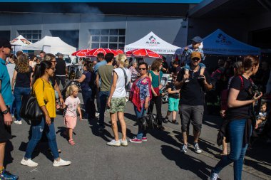 Reims sakinleri açılış gününe katılıyor. Reims 'deki Marchandeau itfaiye istasyonunun itfaiyecileri kapılarını açıyor. Etkinlik, kurtarma merkezinin 30. yıldönümü münasebetiyle düzenleniyor..