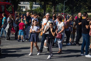 Reims sakinleri açılış gününe katılıyor. Reims 'deki Marchandeau itfaiye istasyonunun itfaiyecileri kapılarını açıyor. Etkinlik, kurtarma merkezinin 30. yıldönümü münasebetiyle düzenleniyor..