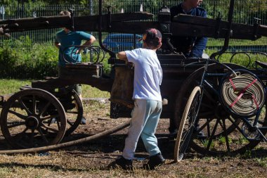Çocuklar açılış gününe katılıyor. Reims 'deki Marchandeau itfaiye istasyonunun itfaiyecileri kapılarını açıyor. Etkinlik, kurtarma merkezinin 30. yıldönümü münasebetiyle düzenleniyor..