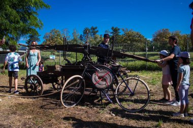 Reims sakinleri açılış gününe katılıyor. Reims 'deki Marchandeau itfaiye istasyonunun itfaiyecileri kapılarını açıyor. Etkinlik, kurtarma merkezinin 30. yıldönümü münasebetiyle düzenleniyor..