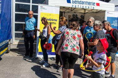 Reims sakinleri açılış gününe katılıyor. Reims 'deki Marchandeau itfaiye istasyonunun itfaiyecileri kapılarını açıyor. Etkinlik, kurtarma merkezinin 30. yıldönümü münasebetiyle düzenleniyor..