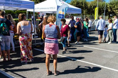 Reims sakinleri açılış gününe katılıyor. Reims 'deki Marchandeau itfaiye istasyonunun itfaiyecileri kapılarını açıyor. Etkinlik, kurtarma merkezinin 30. yıldönümü münasebetiyle düzenleniyor..
