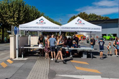 Reims sakinleri açılış gününe katılıyor. Reims 'deki Marchandeau itfaiye istasyonunun itfaiyecileri kapılarını açıyor. Etkinlik, kurtarma merkezinin 30. yıldönümü münasebetiyle düzenleniyor..