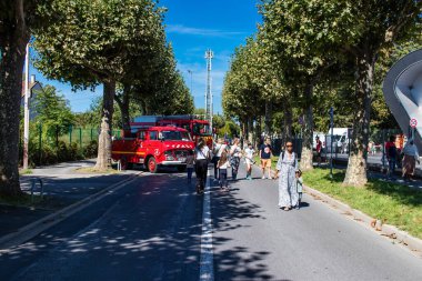 Reims sakinleri açılış gününe katılıyor. Reims 'deki Marchandeau itfaiye istasyonunun itfaiyecileri kapılarını açıyor. Etkinlik, kurtarma merkezinin 30. yıldönümü münasebetiyle düzenleniyor..
