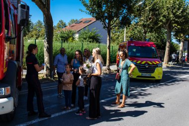 Reims sakinleri açılış gününe katılıyor. Reims 'deki Marchandeau itfaiye istasyonunun itfaiyecileri kapılarını açıyor. Etkinlik, kurtarma merkezinin 30. yıldönümü münasebetiyle düzenleniyor..