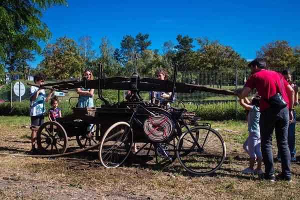 Reims sakinleri açılış gününe katılıyor. Reims 'deki Marchandeau itfaiye istasyonunun itfaiyecileri kapılarını açıyor. Etkinlik, kurtarma merkezinin 30. yıldönümü münasebetiyle düzenleniyor..