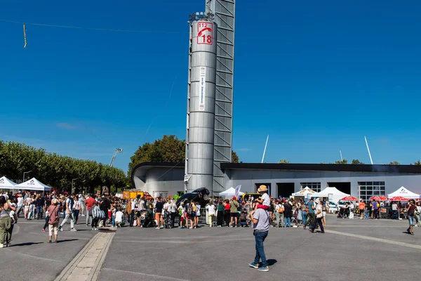 Reims sakinleri açılış gününe katılıyor. Reims 'deki Marchandeau itfaiye istasyonunun itfaiyecileri kapılarını açıyor. Etkinlik, kurtarma merkezinin 30. yıldönümü münasebetiyle düzenleniyor..