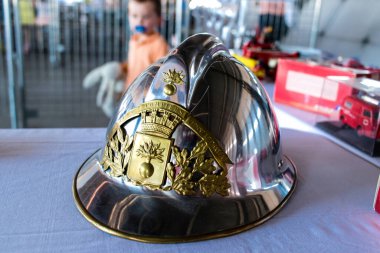 Reims, Fransa - 02 Eylül 2023 İtfaiye Modelleri, kurtarma merkezinin 30. yıldönümü münasebetiyle itfaiye istasyonunda halka tanıtıldı..