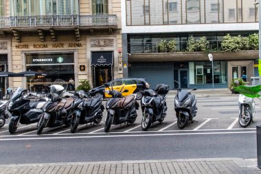 Barselona, İspanya - 28 Ağustos 2023 Ulaştırma ve araba trafiği Barcelona 'da, sembolik bir şehir ve Katalonya' nın başkenti.