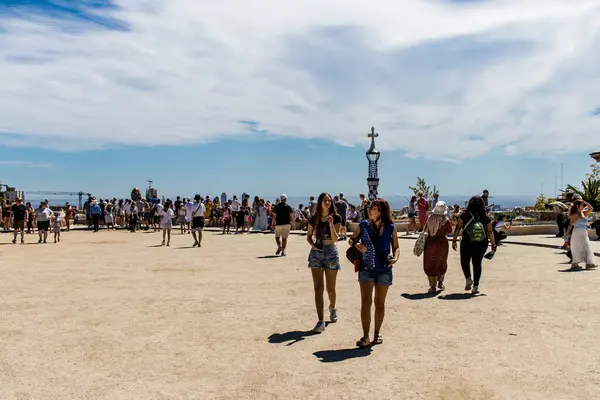 Barcelona Španělsko Srpna 2023 Turisté Navštěvující Park Gell Parky Tvořené — Stock fotografie