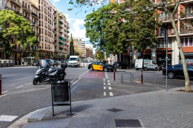 Barselona, İspanya - 28 Ağustos 2023 Ulaştırma ve araba trafiği Barcelona 'da, sembolik bir şehir ve Katalonya' nın başkenti.