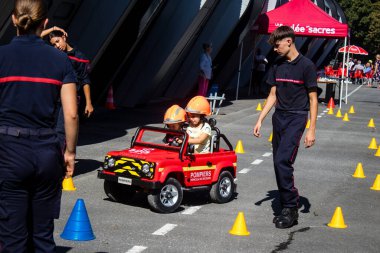 Reims, Fransa - 02 Eylül 2023 Reims itfaiyecileri kapılarını açıyor. Etkinlik, kurtarma merkezinin 30. yıldönümü münasebetiyle düzenleniyor..