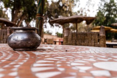 Agadir, Fas - 21 Ağustos 2023 Agadir 'in yeni medina' sı, Coco Polizzi, ortaçağ hisarına sahip, mimari mekanlar ve büyüleyici atölyelerle dolu bir 20. yüzyıl kalesi.