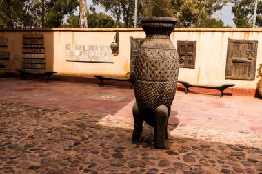 Agadir, Fas - 21 Ağustos 2023 Agadir 'in yeni medina' sı, Coco Polizzi, ortaçağ hisarına sahip, mimari mekanlar ve büyüleyici atölyelerle dolu bir 20. yüzyıl kalesi.