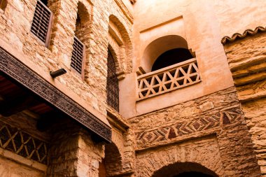 Agadir, Fas - 21 Ağustos 2023 Agadir 'in yeni medina' sı, Coco Polizzi, ortaçağ hisarına sahip, mimari mekanlar ve büyüleyici atölyelerle dolu bir 20. yüzyıl kalesi.
