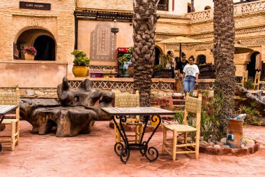 Agadir, Fas - 21 Ağustos 2023 Agadir 'in yeni medina' sı, Coco Polizzi, ortaçağ hisarına sahip, mimari mekanlar ve büyüleyici atölyelerle dolu bir 20. yüzyıl kalesi.