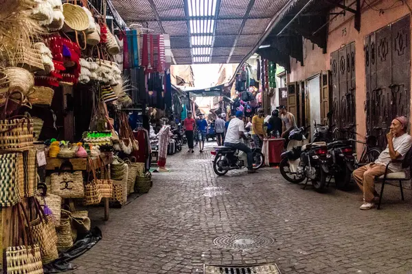 Marrakech Maroko Sierpnia 2023 Suk Marrakeszu Znajduje Się Medynie Tradycyjne — Zdjęcie stockowe