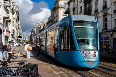 Reims, Fransa - 22 Eylül 2022 Fransa 'da Şampanya' nın başkenti Reims 'de toplu taşıma.