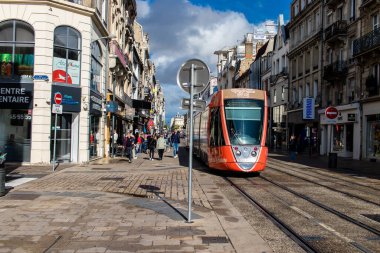 Reims, Fransa - 22 Eylül 2022 Fransa 'da Şampanya' nın başkenti Reims 'de toplu taşıma.